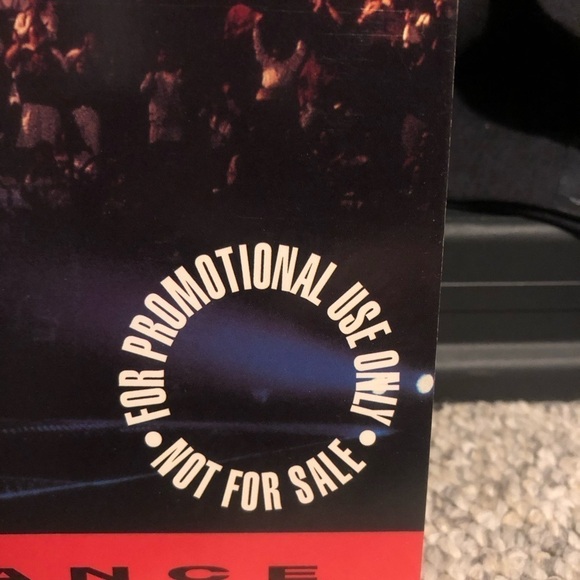 This is Garth Brooks Rare Promo Laserdisc Live Concert​ - Picture 4 of 4